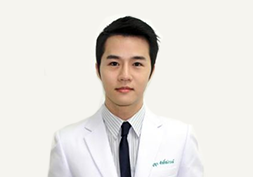 潘亚博士(Dr.Panya Saksangawong, M.D.)